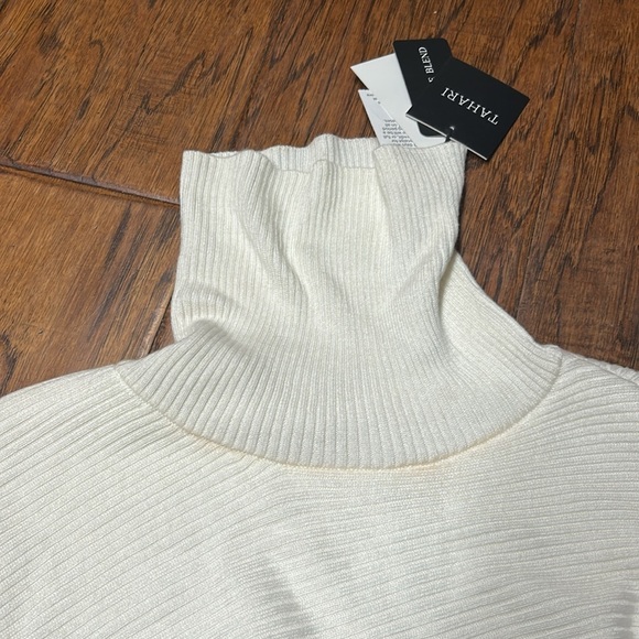 TAHARI turtleneck sweater - Picture 7 of 7